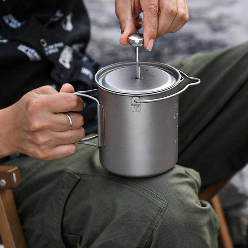 Titanium French Press Mug 750ml Camping Coffee Press with Lid for Glamping Site Operators and Alpine Refuge Cafe Kitchens